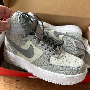 Nike Air Women's Gray and White Shoes (US 6)